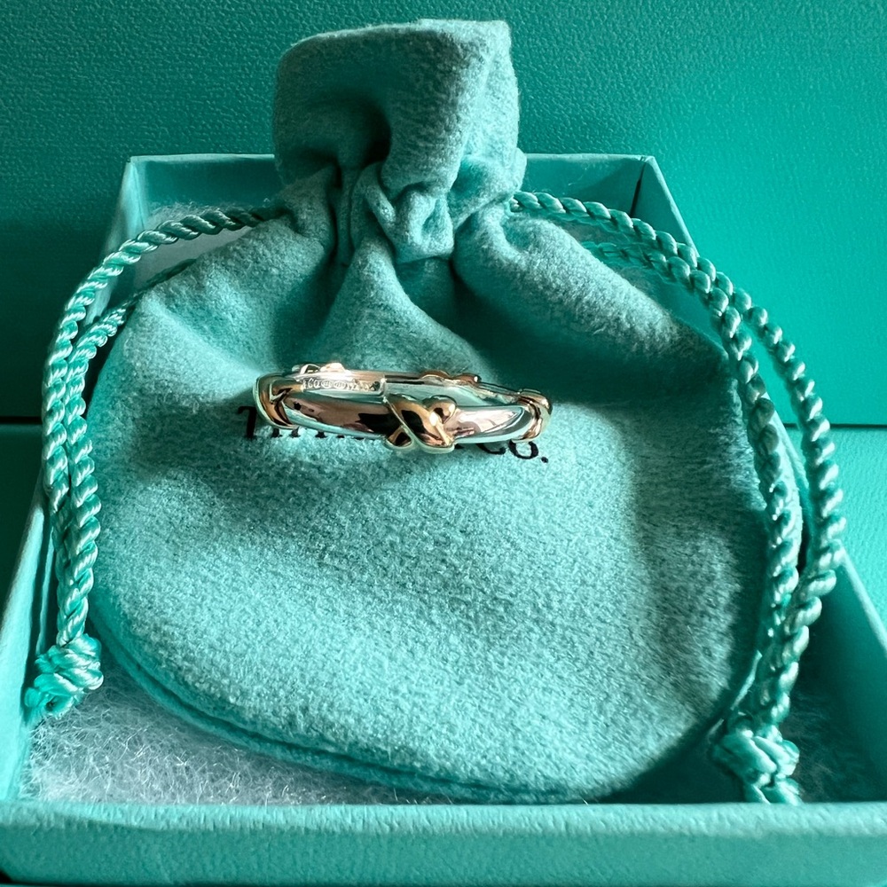 ๐ธ๐ธ Authentic Tiffany & Co. Signature X Ring